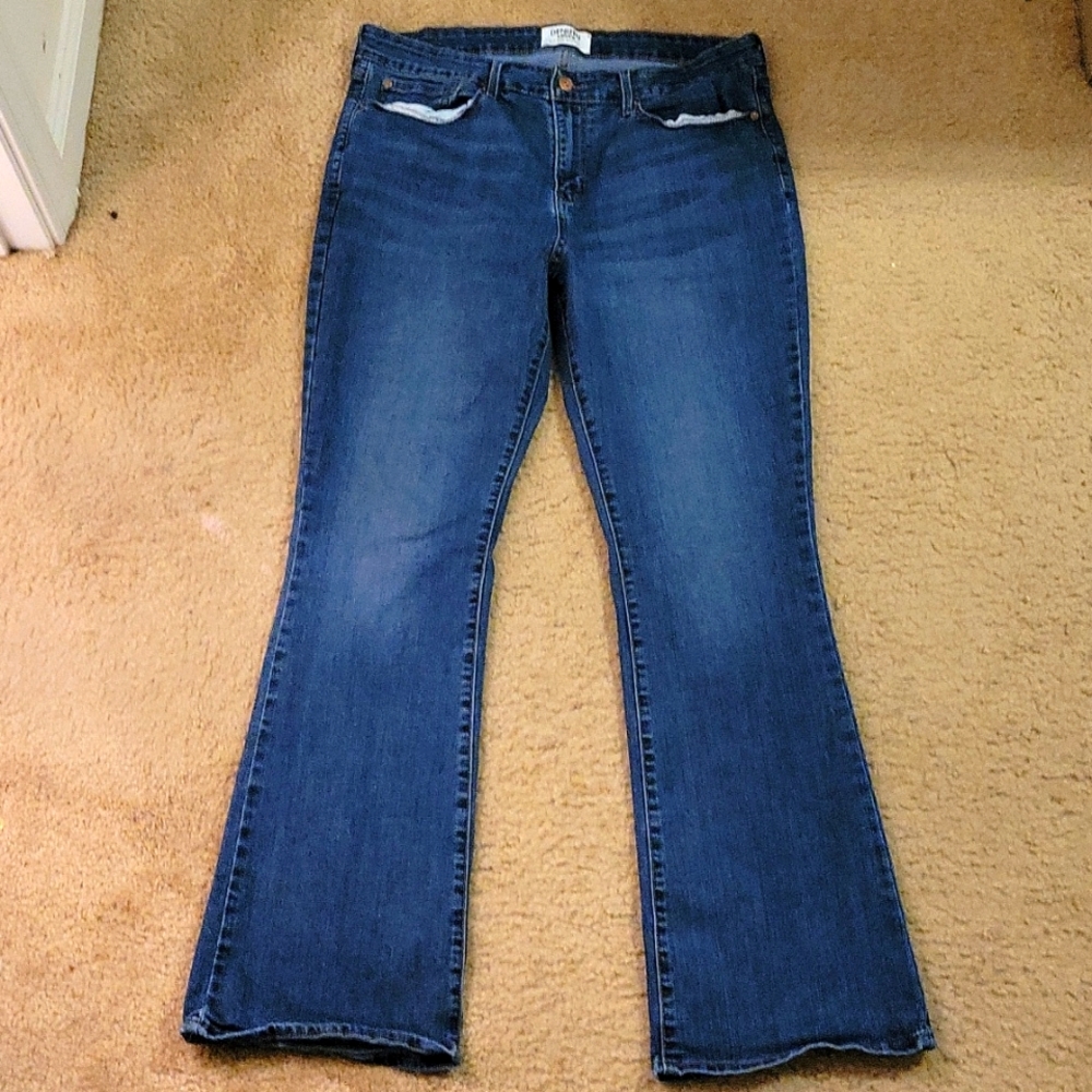 Size 16 high-waist flare Levi's